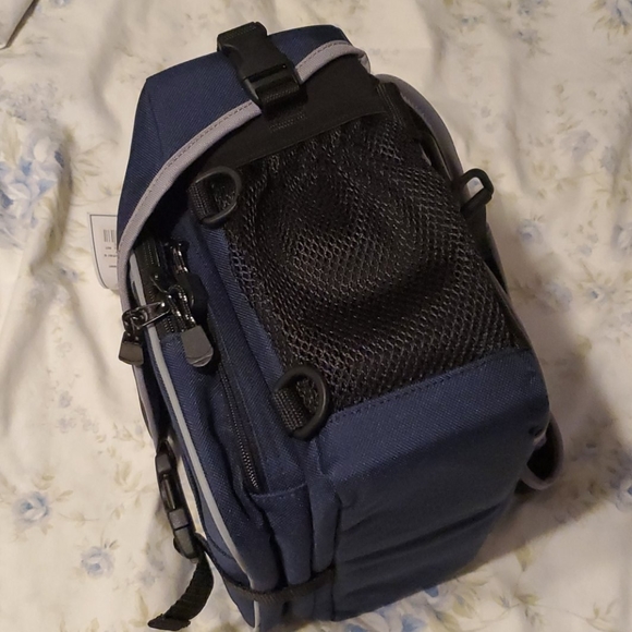 NWT Adorama Slinger Crossbody Camera Bag - Picture 2 of 7